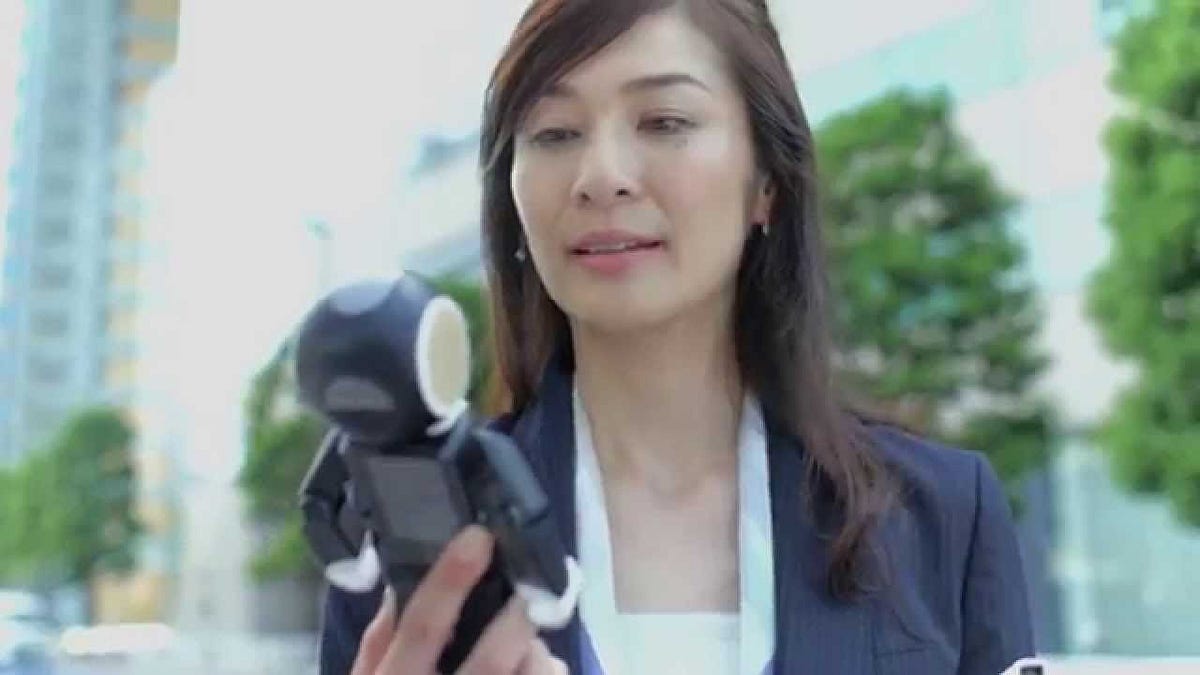 携帯電話ロボット『RoBoHoN(ロボホン)』 | by NegativeMind | Medium
