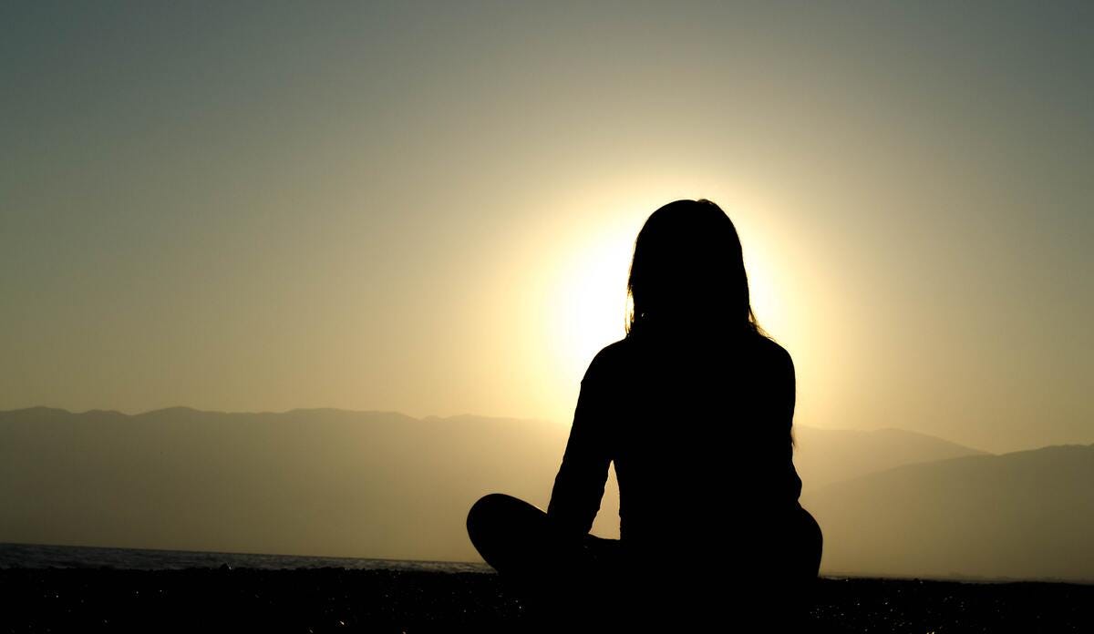 Hoe kun je beginnen met mediteren? 8 tips die beginners helpen starten met meditatie.