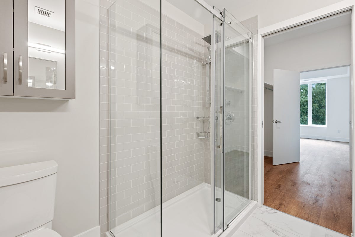 Choosing the Best Glass Shower Door Repair Service Expert Tips by