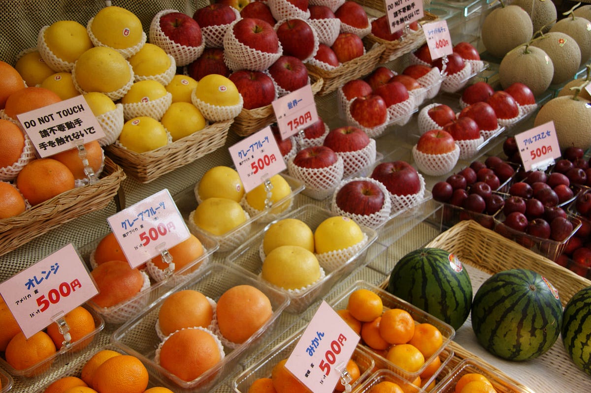Цены фруктов в бф. Японские фрукты. Дорогие фрукты. Японские дорогие фрукты. Ценники в японских магазинах.