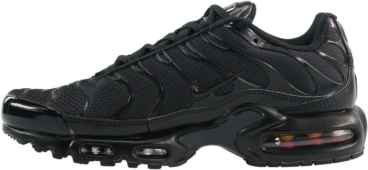 mens nike sneakers near me