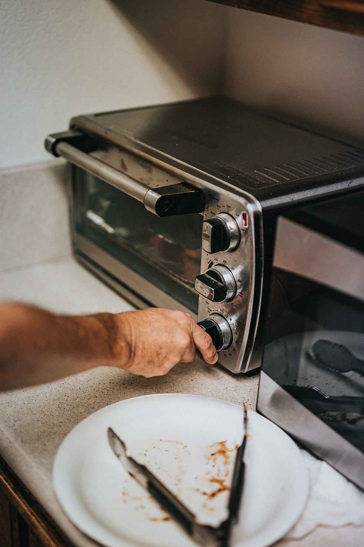 Solve your Toaster problems. HANDYMAN JOBS HOW TO REPAIR A FAULTY