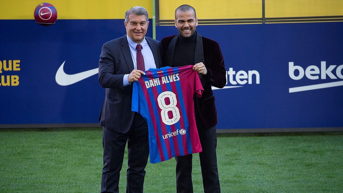 Dani Alves Takes Xavi's No. 6 as Barcelona Reveal New Shirt