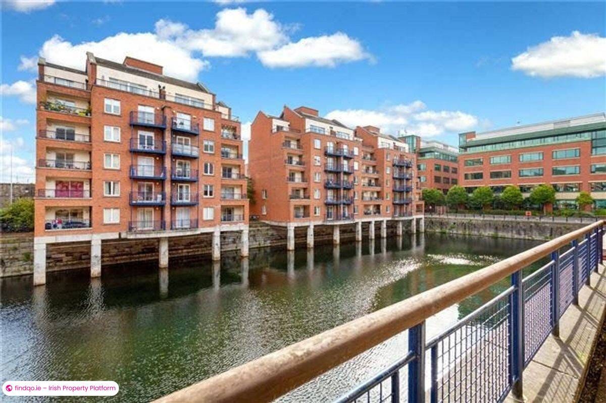 Rent Furnished 2 Bedroom in Dublin IFSC with Garden and Parking