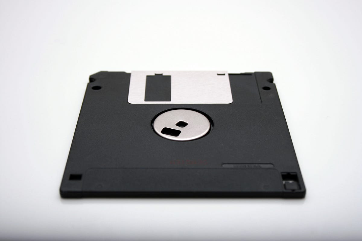 Using 3,5" Floppy Disks In 2020. Does it make sense, saving my stories