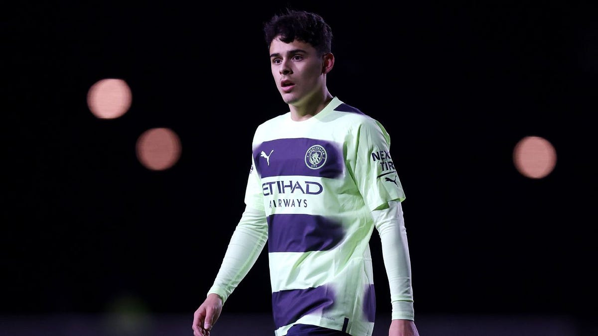 How Alex Robertson could fit into John Mousinho’s Portsmouth by