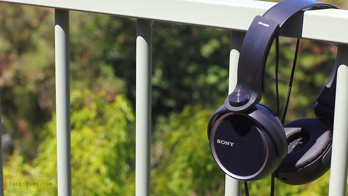 Low built quality, hurt ears but decent sound Sony MDRXB250