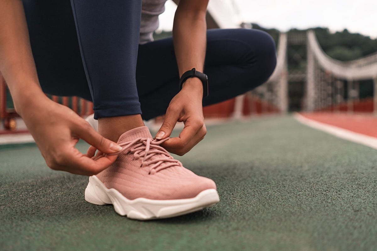 Most Comfortable Sneakers To Stand In All Day The most comfortable sneakers to walk all day in | by Nexym | Medium