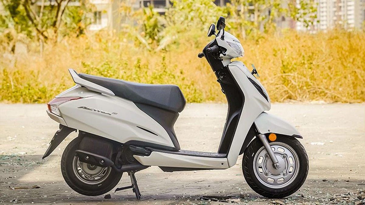 Honda Activa 6G vs TVS Jupiter comparison by Automobile News Medium