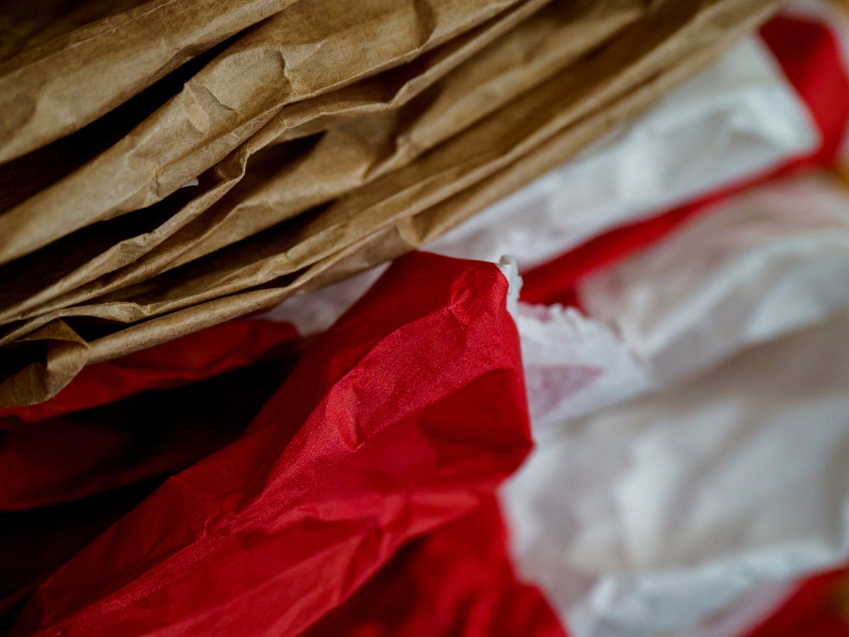 What are the Pros and Cons of Paper Bags, Plastic Bags, and Reusable