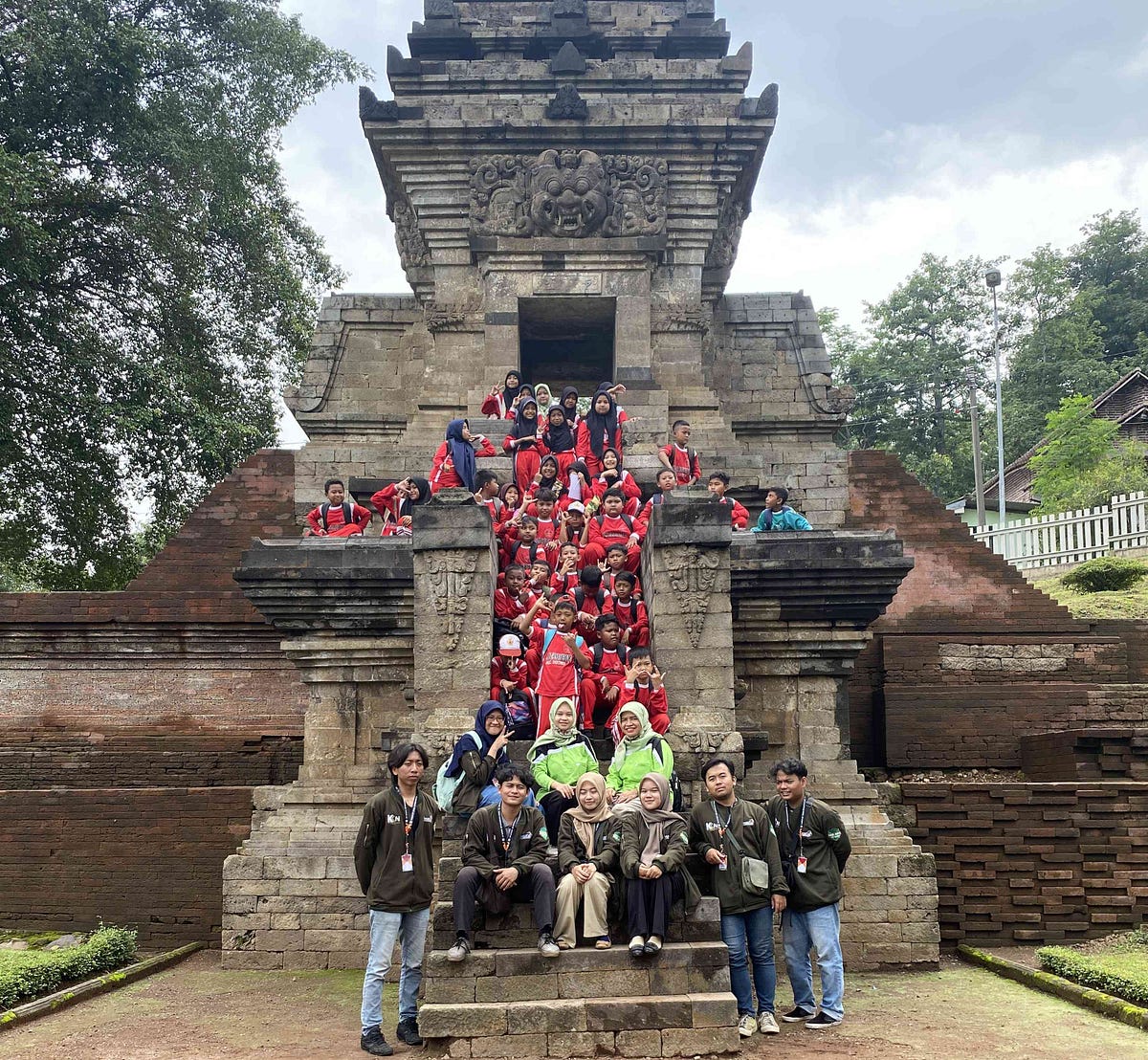 Makam RA. Kusumah: Menapaki Jejak Sejarah di Pusara Sang Bupati Pertama Karawang