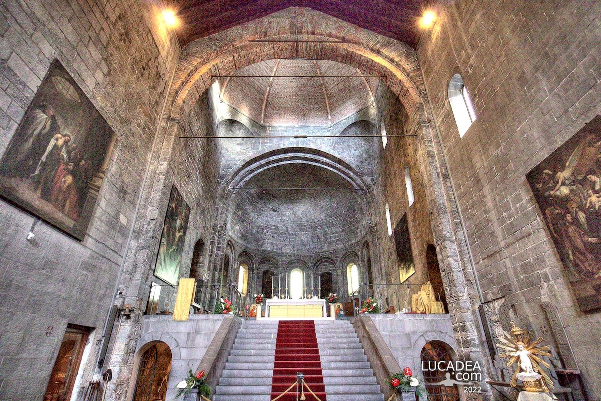 L’altare Maggiore della chiesa di Santo Stefano a Genova