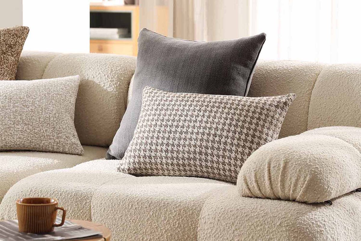 The Ultimate Guide to Choosing the Perfect Throw Pillows for Your Home