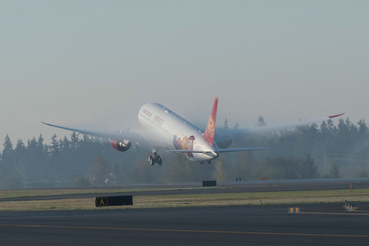 A few firsts on Juneyao’s premier Dreamliner