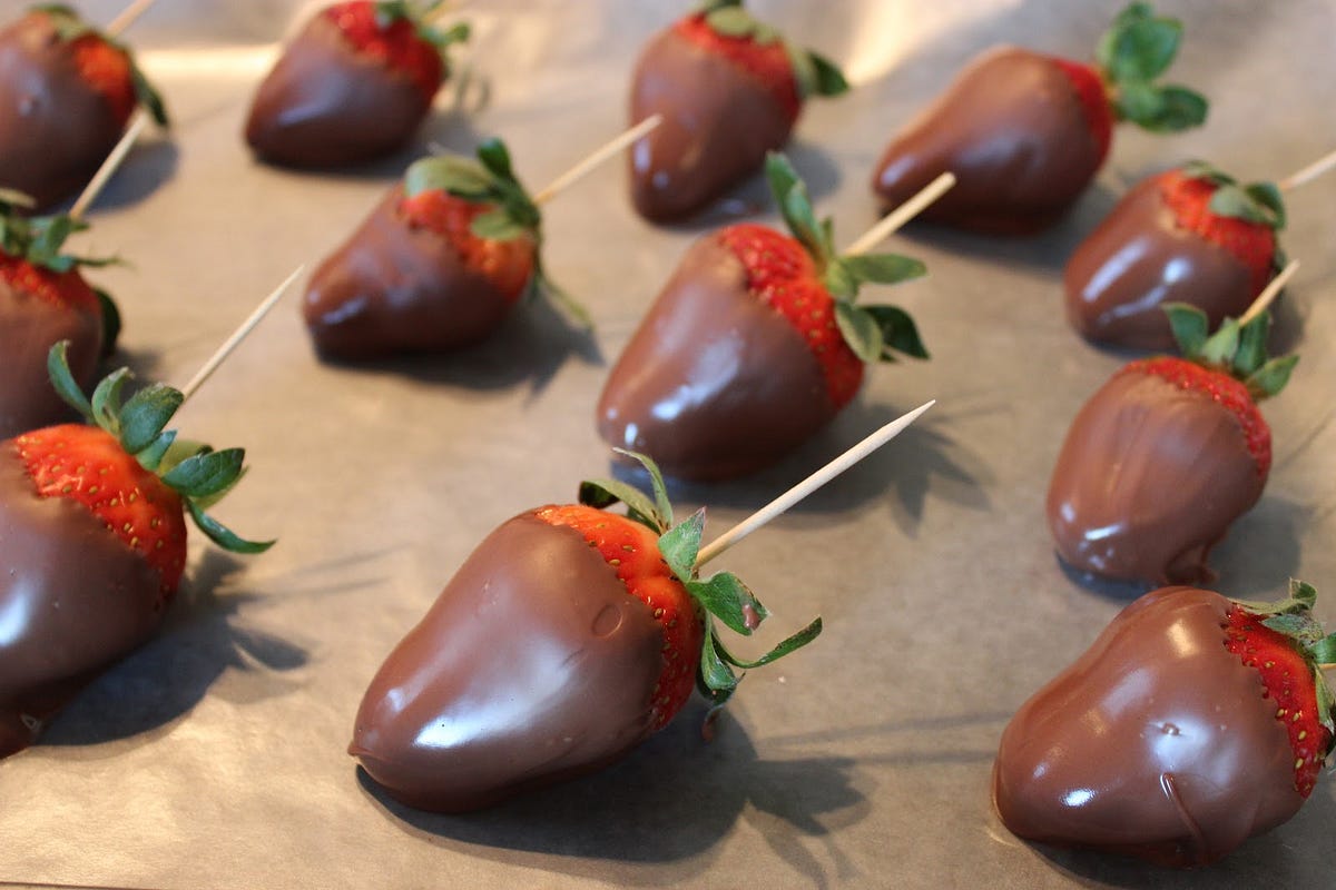 Strawberry Dipping tips - Michelle Salas - Medium