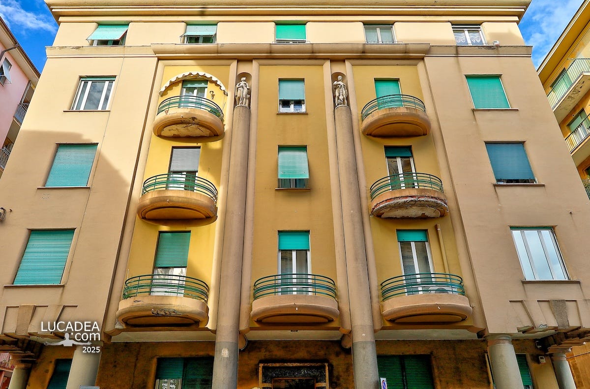 Un bel palazzo in viale Dante a Chiavari