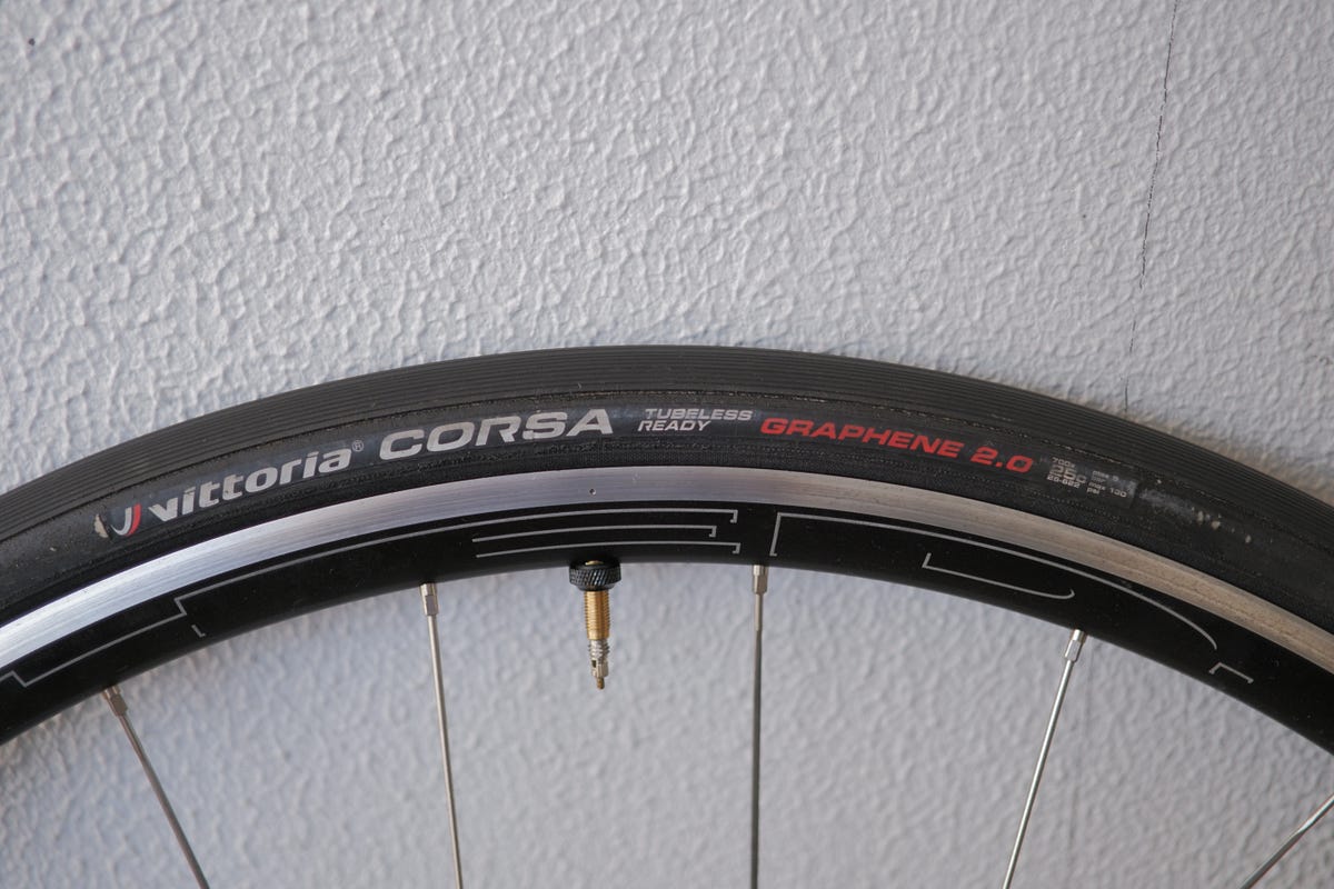 CORSA G2.0 TLR のトレッド剥がれ - ムリドン自転車店 - Medium