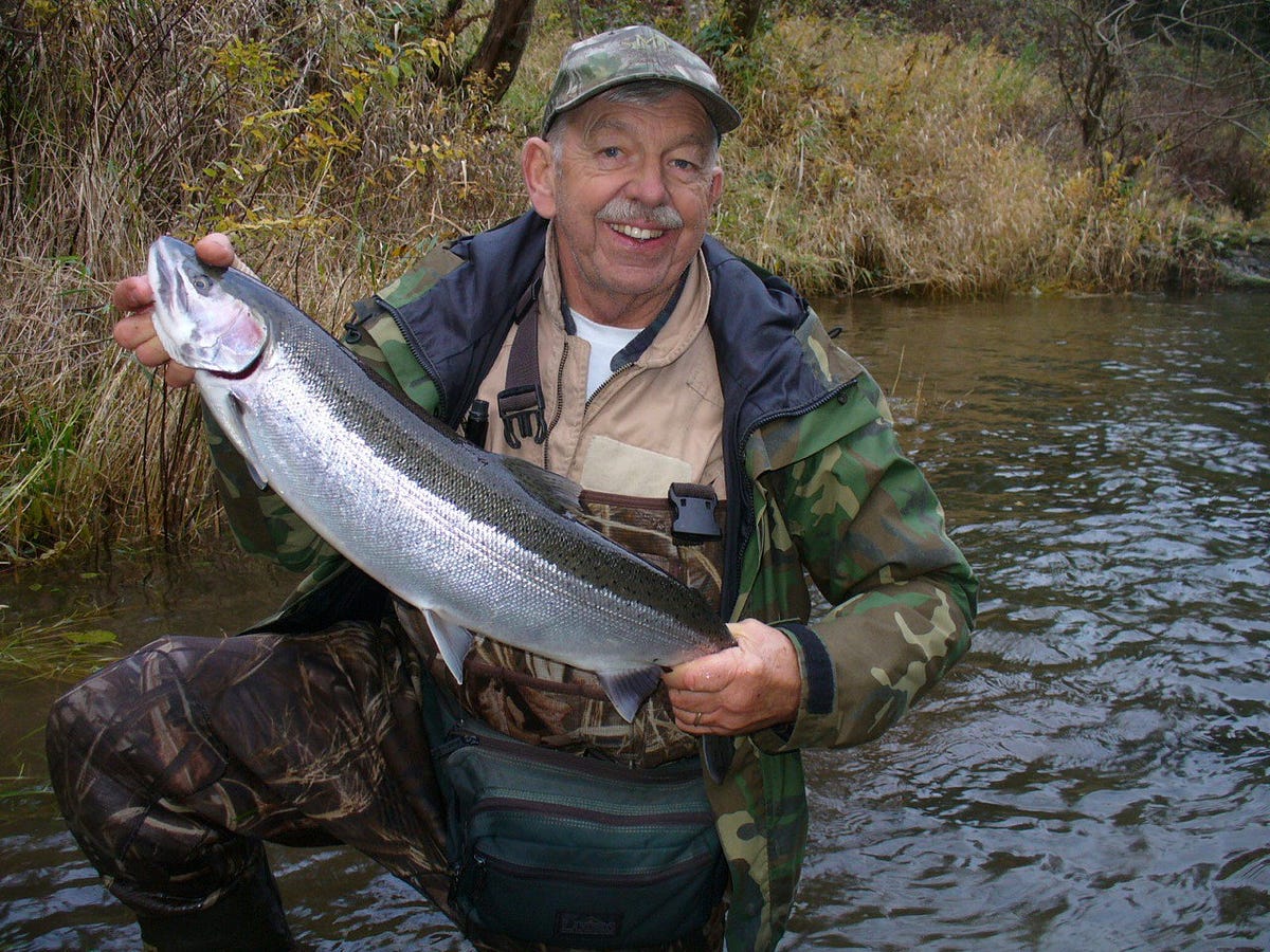 Columbia River Fishing: Catch Salmon, Walleye, Bass and More
