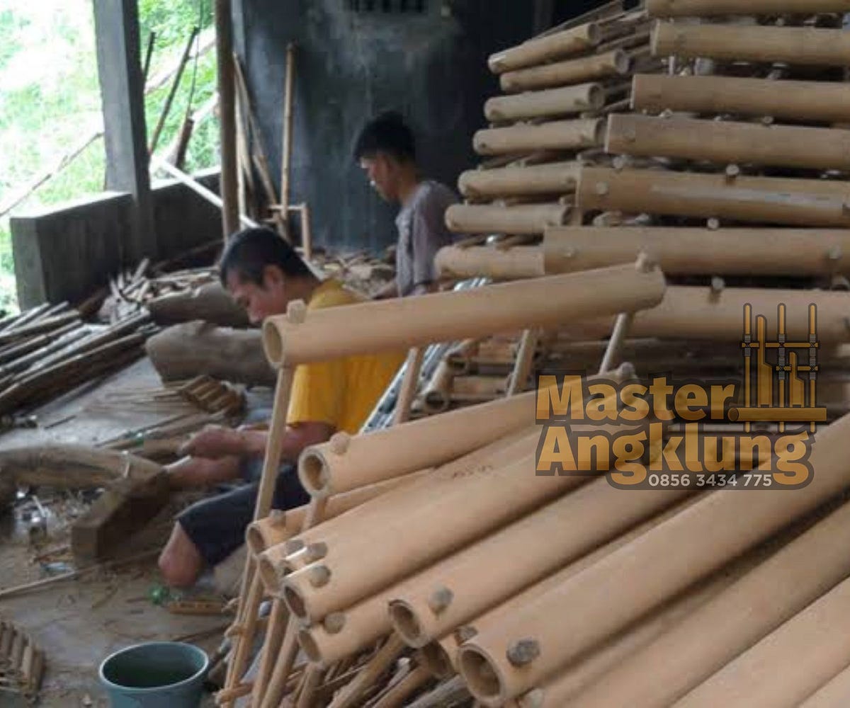 Angklung pengrajin di tengah hutan jawa barat
