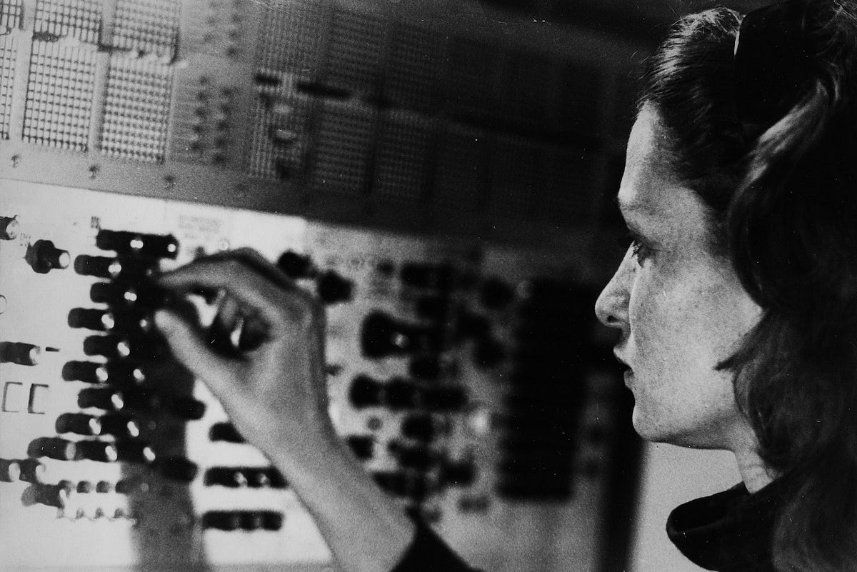 Drone and Restraint: the Work of Electronic Composer Eliane