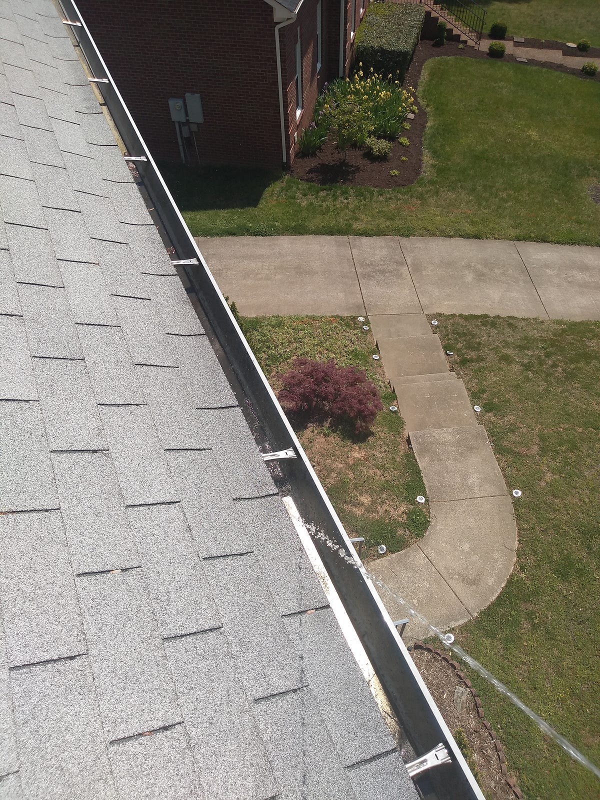FALL GUTTER CLEANING FLINT, MI. Property owners have a long list of