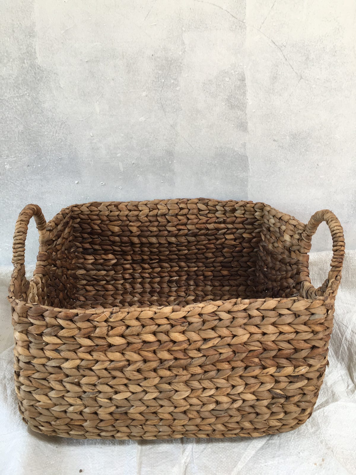 Large Hyacinth Basket With Lid, Water Hyacinth Laundry Basket, Single