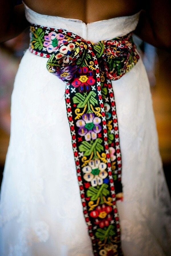 Diseños mexicanos en novias. El día de la boda es probablemente uno… | by  Ileana Esparza Gámez | Medium