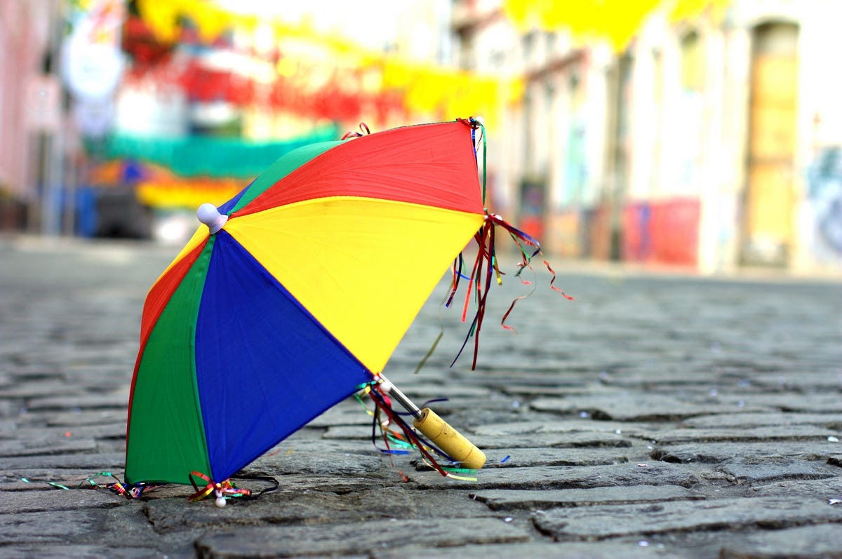 You take an umbrella today. Разноцветные зонтики. Зонтики яркие. Разноцветный зонт. Яркий зонт.