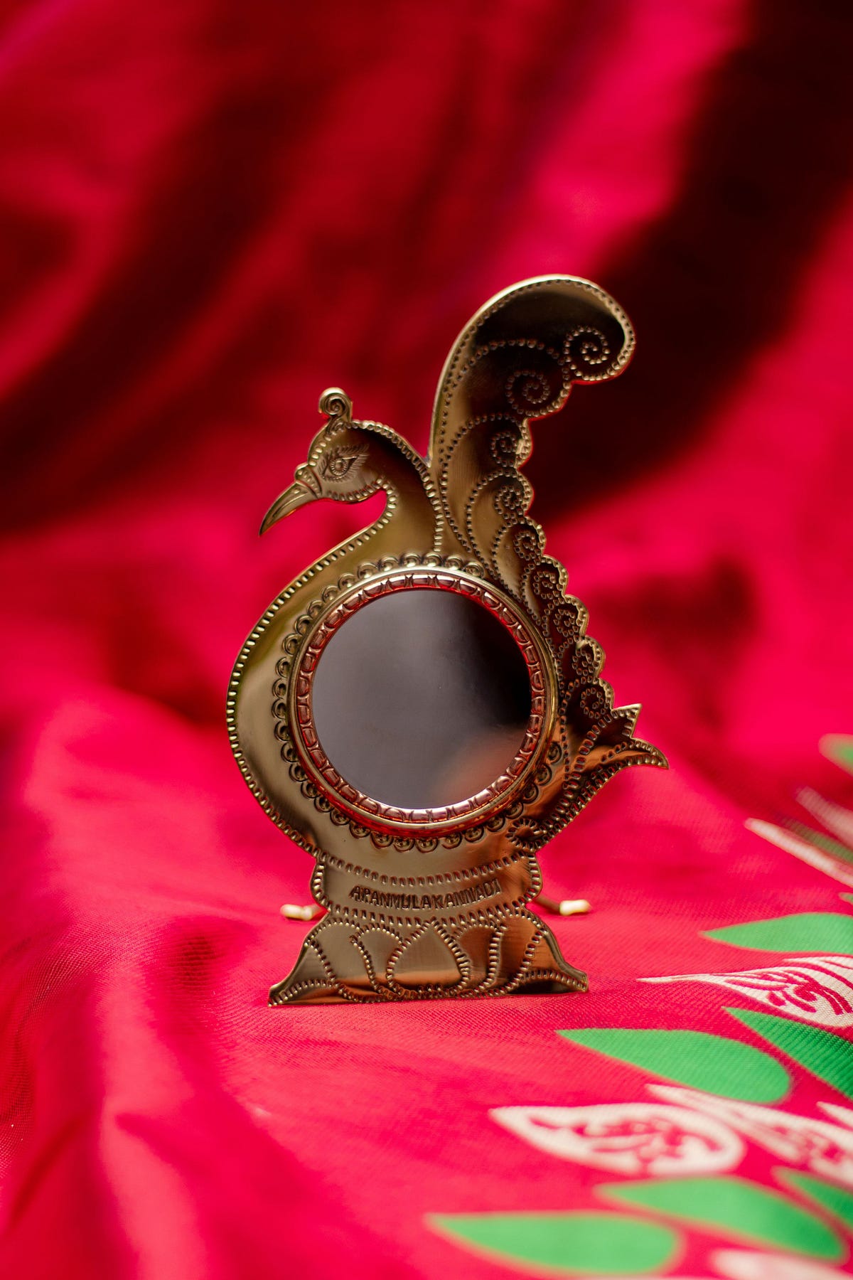The Enchanting Aranmula Mirror: A Reflection of Kerala’s Rich Cultural 