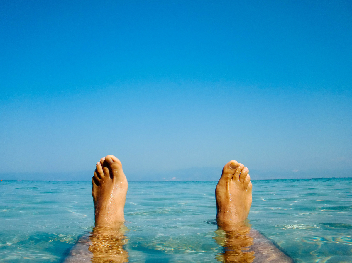 Why do I Sink? 5 Ways to float like a Professional Swimmer by Swimly