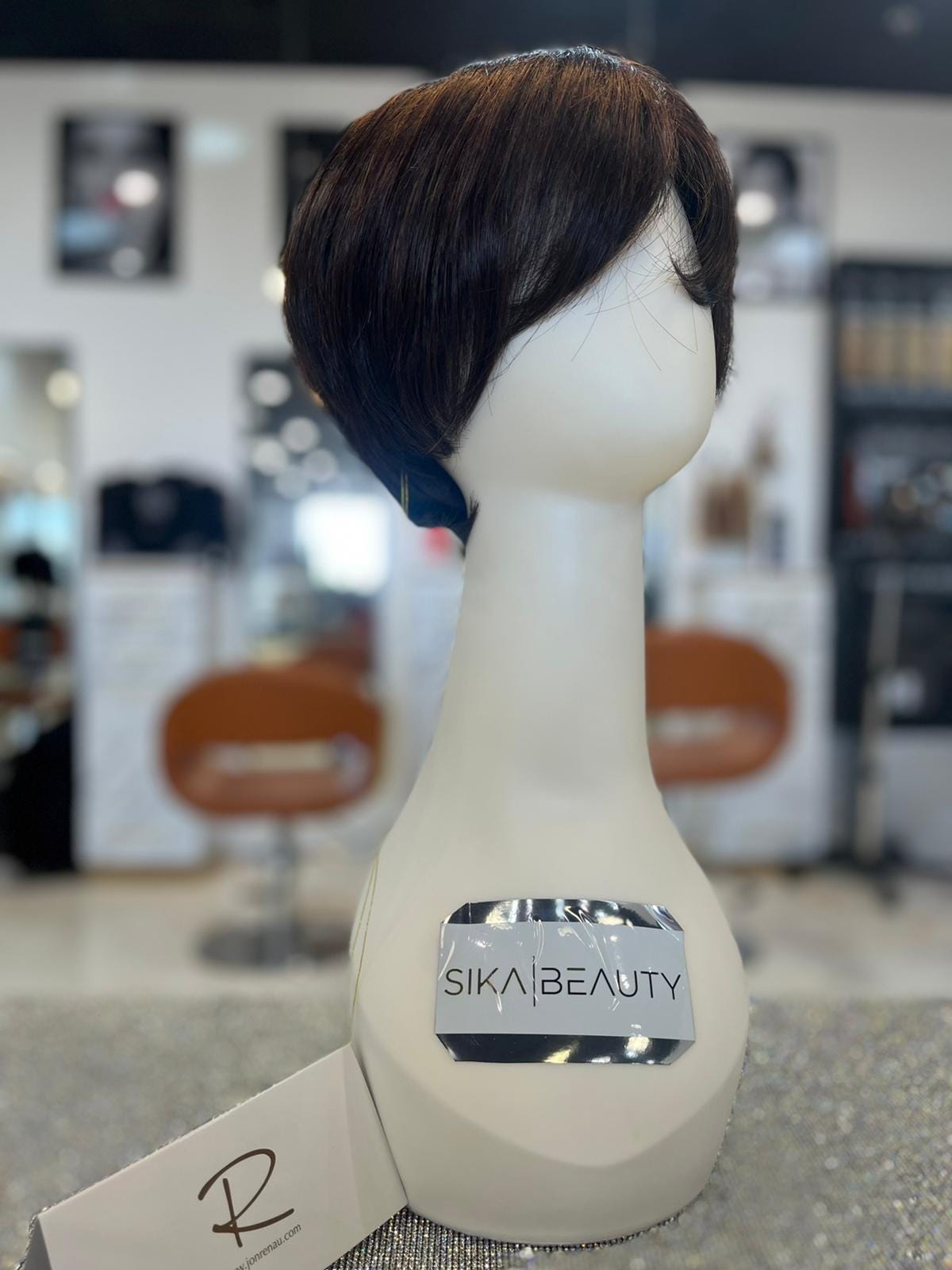 Restoring Confidence: The Empowering Journey of Cancer Patient Wigs 
