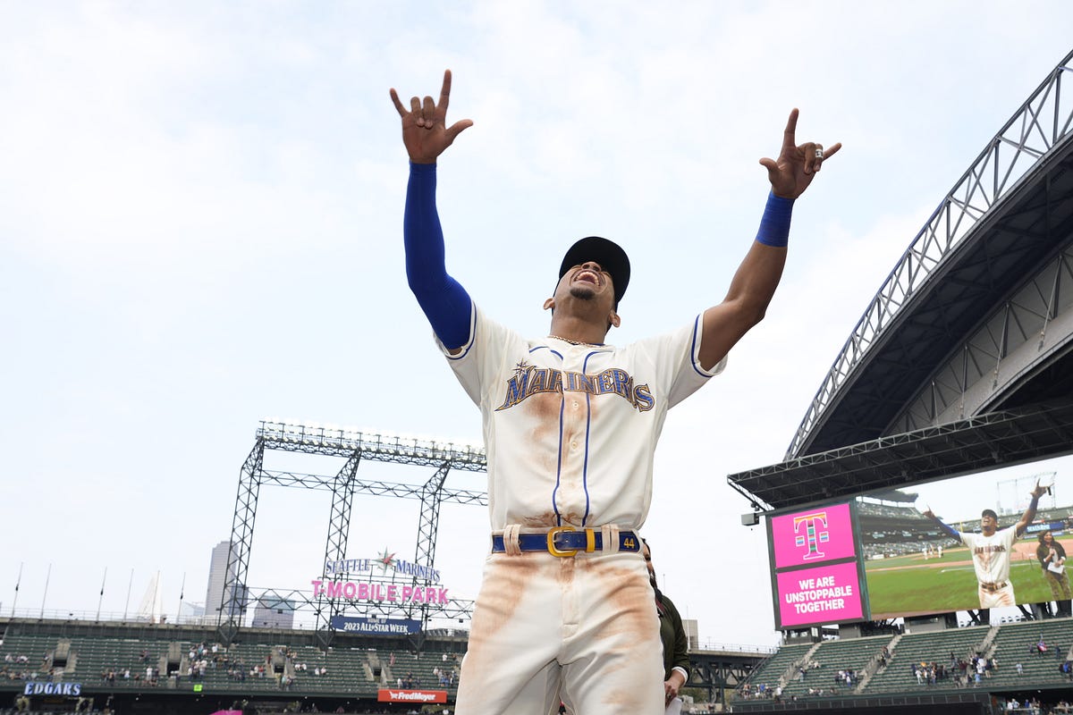 Jim Moore: Seattle Mariners making the 2022 playoffs look realistic