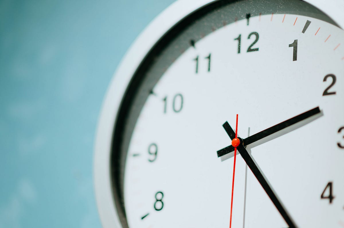 Creating a live updating clock in vanilla JavaScript with Moment.js