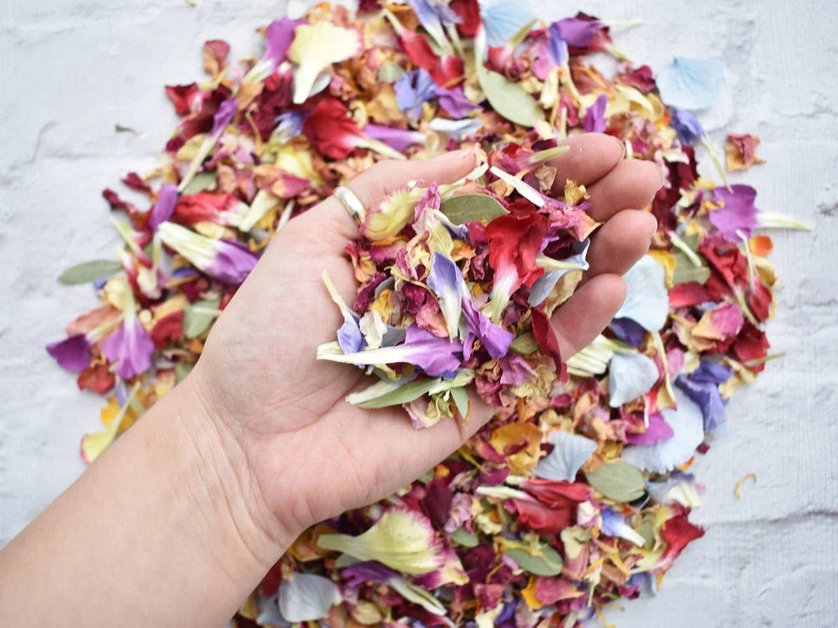 4 ways to Use Dried Spray Roses in Decoration | by Daisy Dfd | Medium