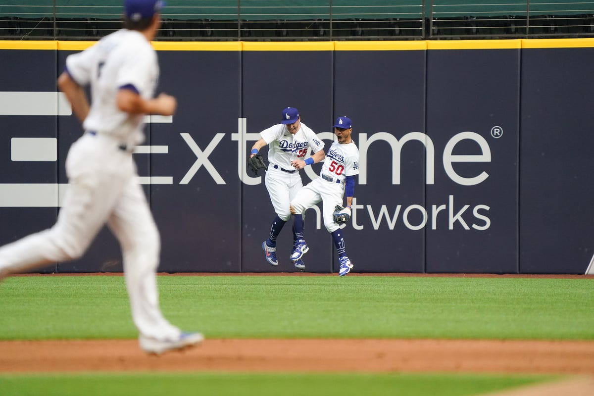 Betts, Bellinger both named Gold Glove Award finalists Dodger Insider