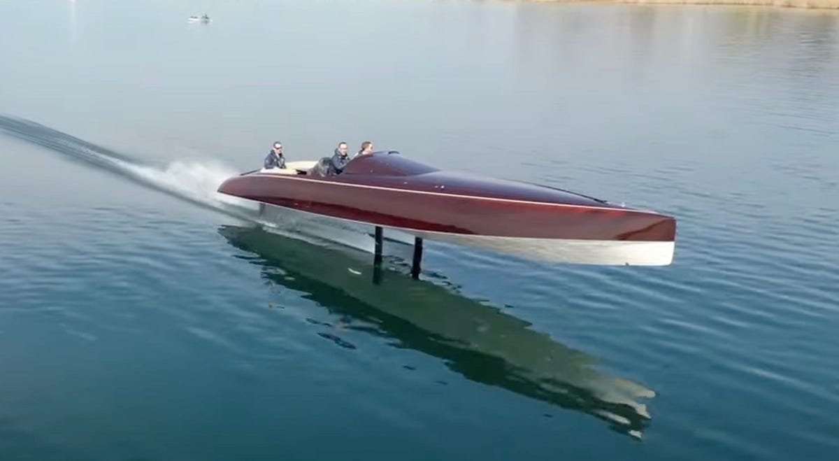 The Rise of Electric Hydrofoil Boats A Look at the SpiritBARTech35EF