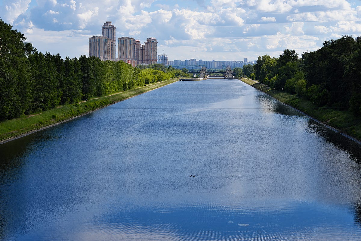 москва на берегу реки