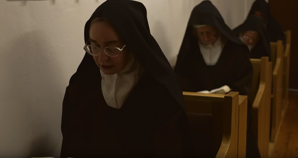 священник проучил монашку