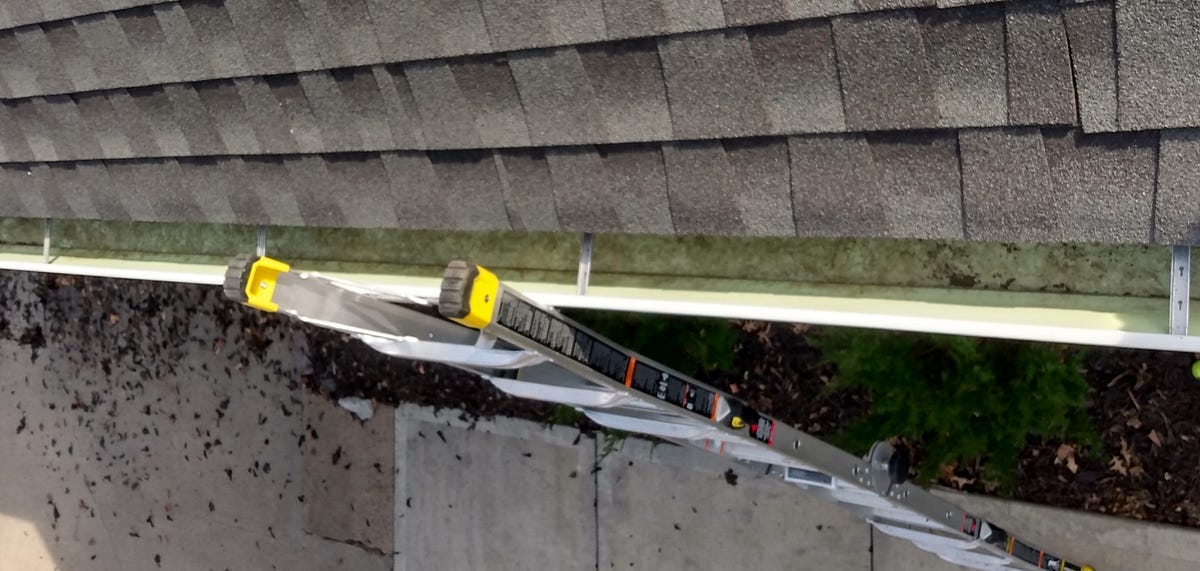 GUTTER CLEANING COLUMBUS — Do it Yourself — Eliminating Gunk by Marc