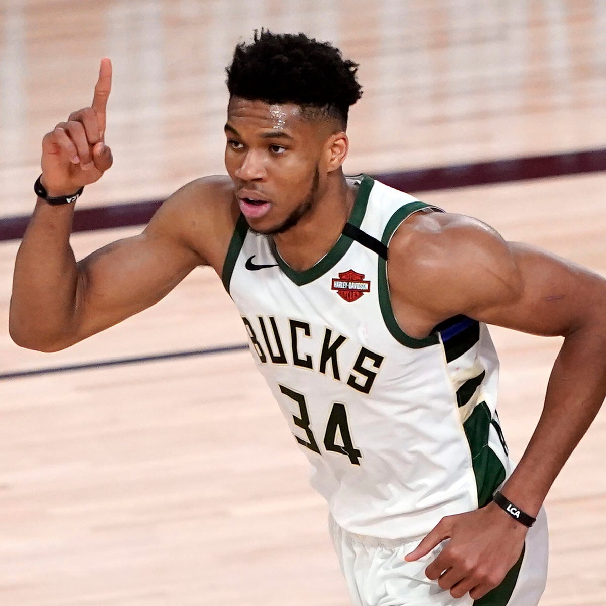 JWill gets frustrated that Giannis & the Bucks are getting overlooked