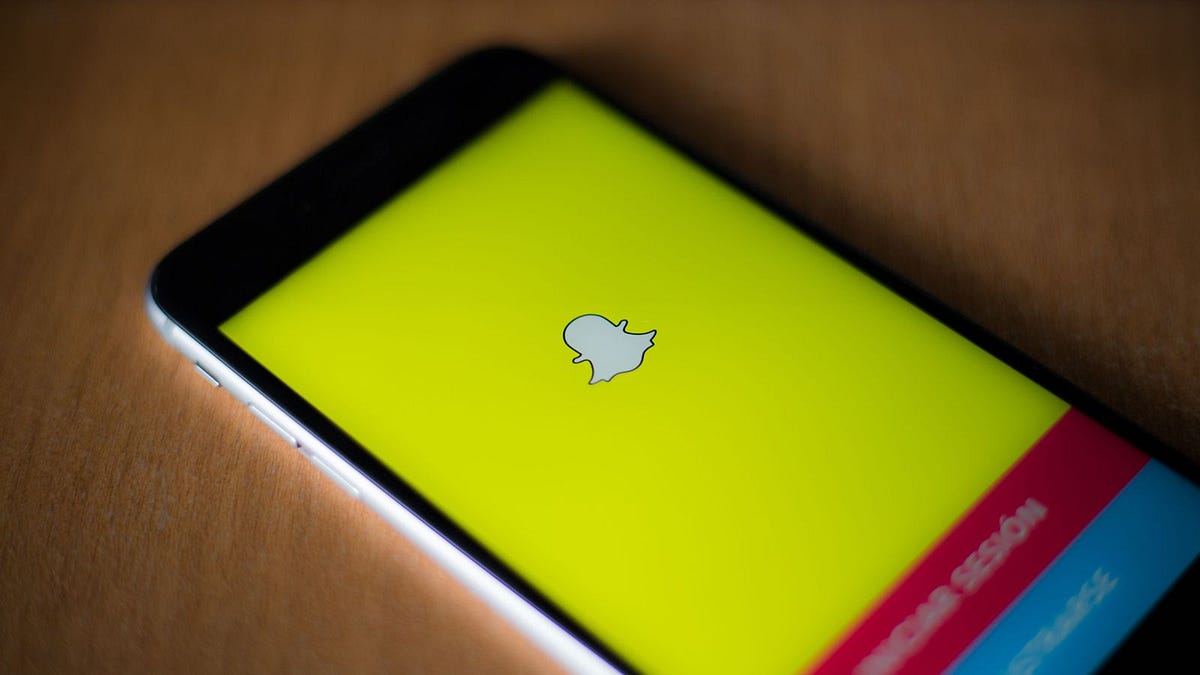 Snapchat's Filters: How computer vision recognizes your face | by James Le  | Data Notes