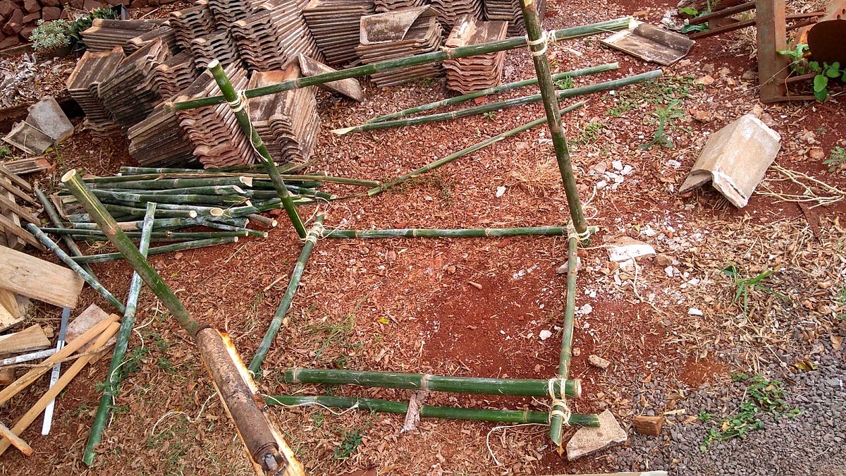O Aprender Fazendo. A mesa de bambu que eu e meu filho… | by Everton