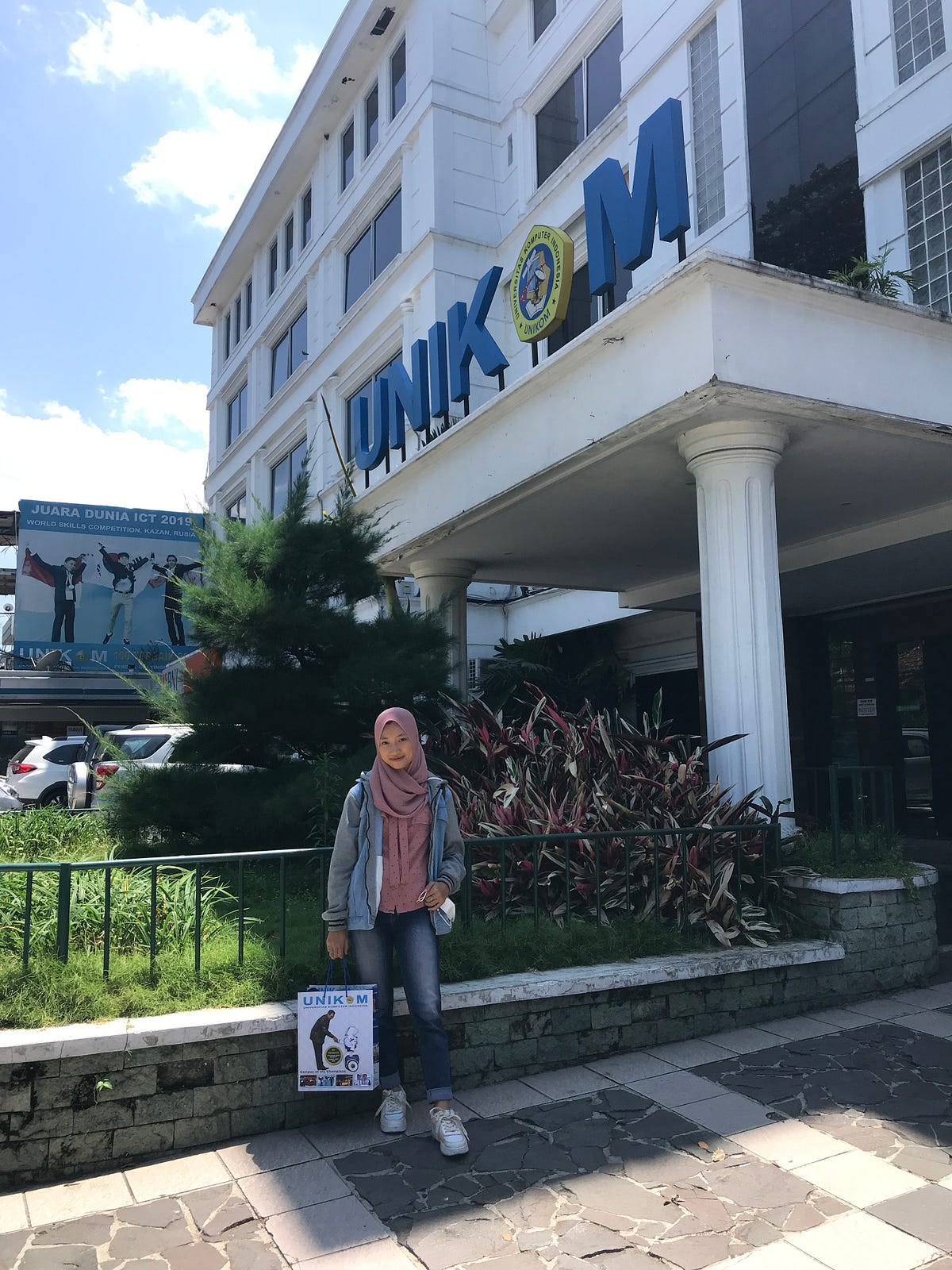 Perkenalan Mata kuliah paling menarik DKV UNIKOM dan Alat yang Perlu