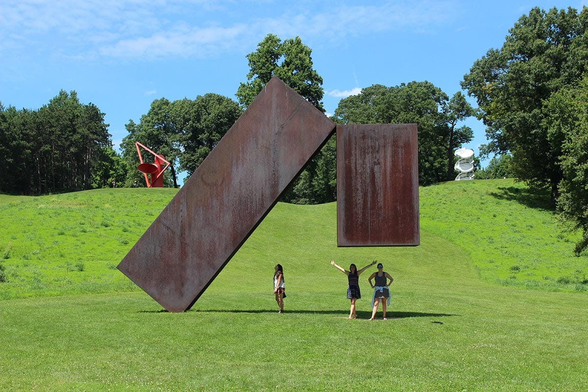 Музеи есть под открытым небом. Noma Sculpture Garden. Новый Орлеан, США. Музей скульптуры «сад Миллеса». Сад скульптур Сиднея и Уолды Бестхофф, США. Парк Сторм Кинг.
