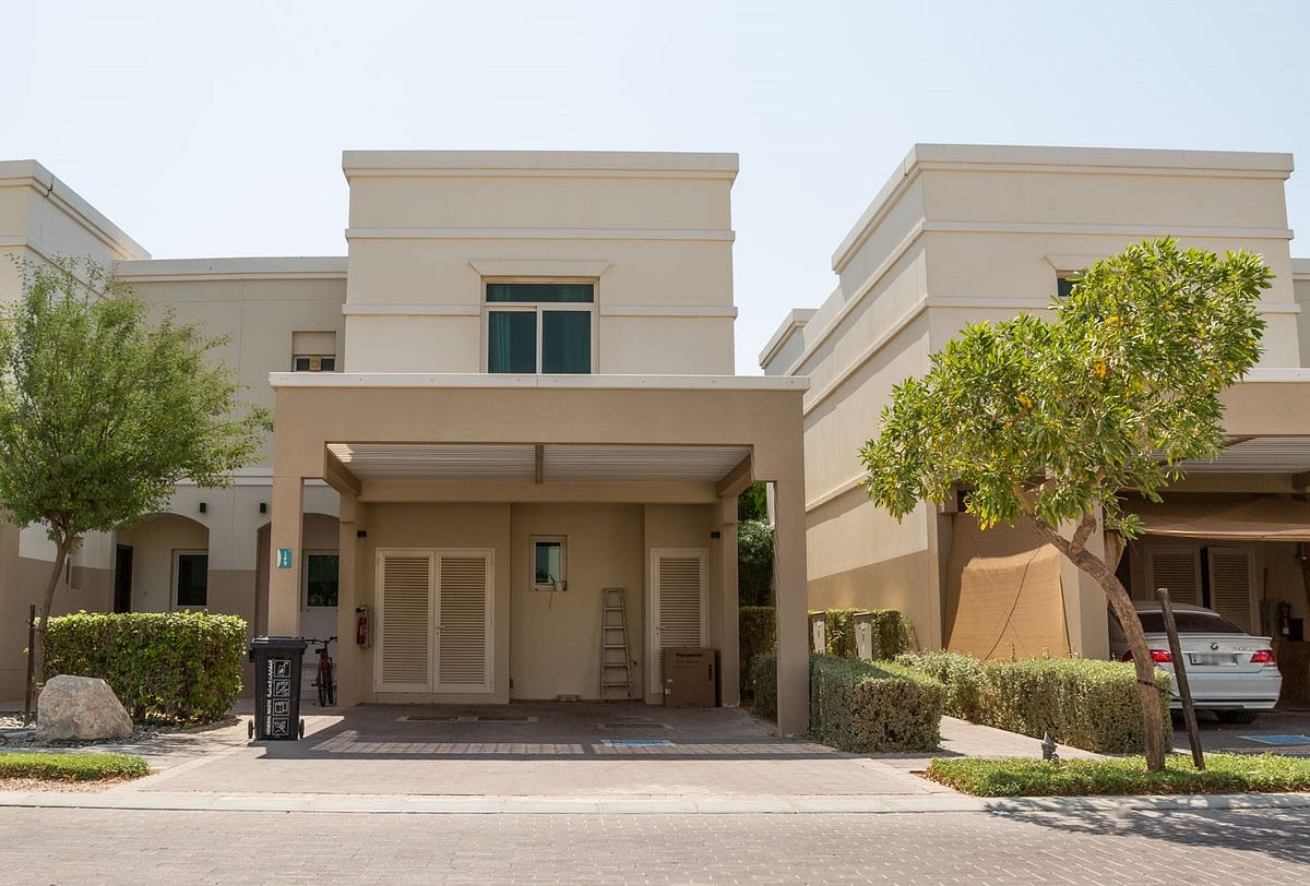 Al Ghadeer and Al Khaleej Village’s infrastructure, way of life, and