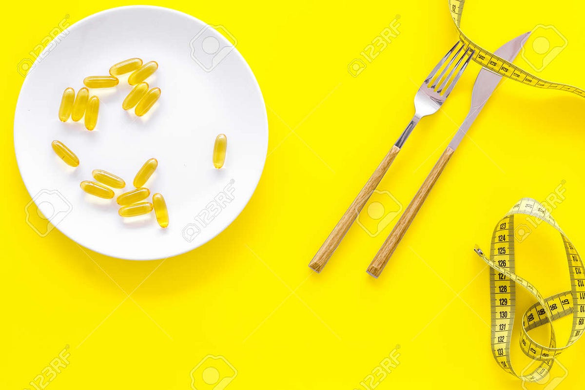 FOOD VS DIETARY SUPPLEMENTS BENEFITS AND RISKS OF TOTAL REPLACEMENT OF