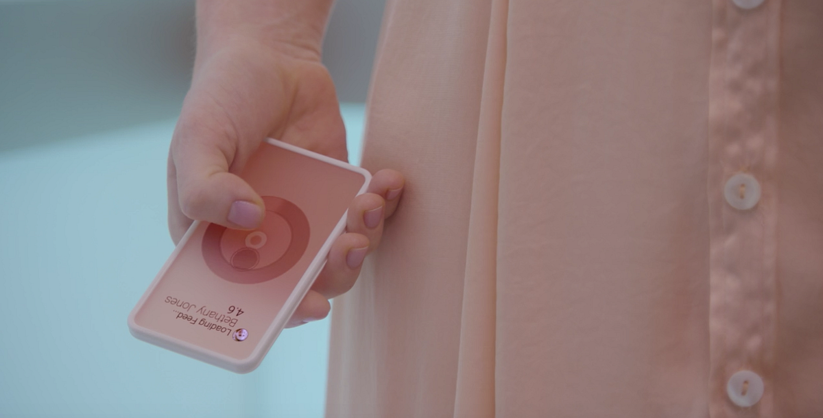 Taking a Social Media “Nosedive” and Underrating Common Relationships