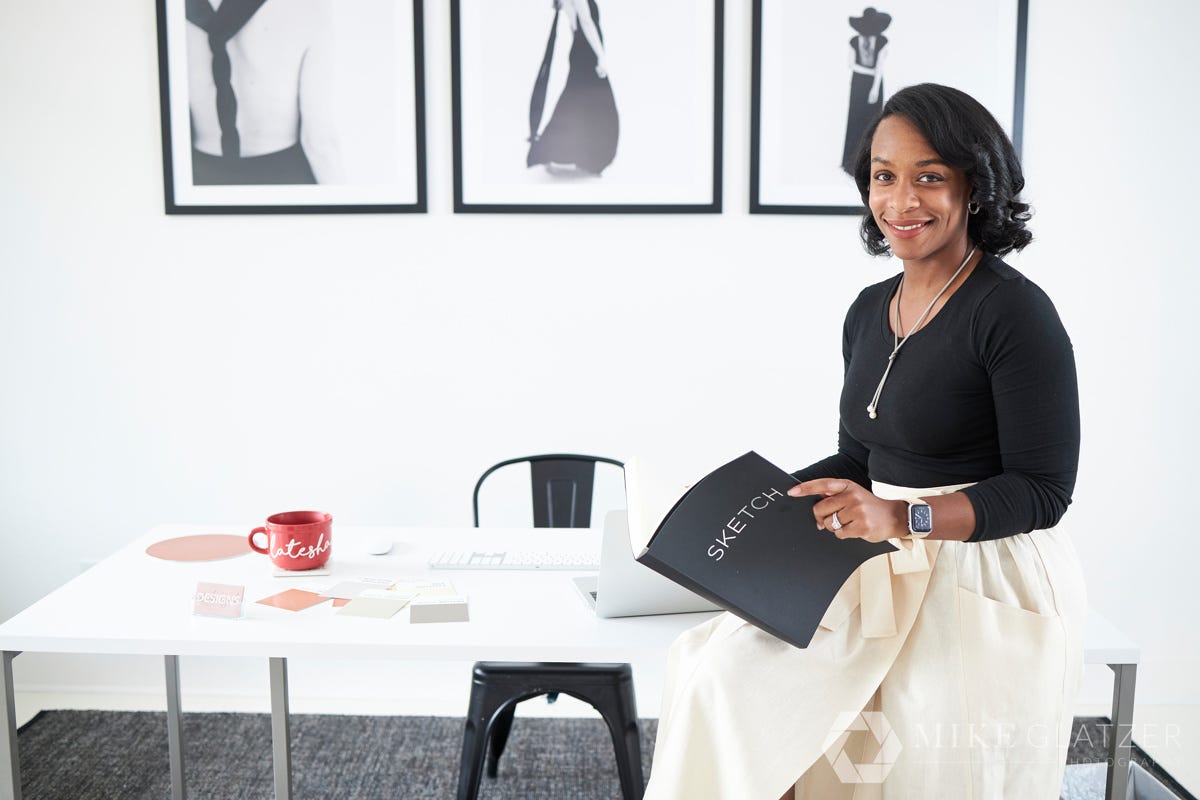 Premium AI Image  Black Entrepreneur with a Vision Board Dreams go black  women