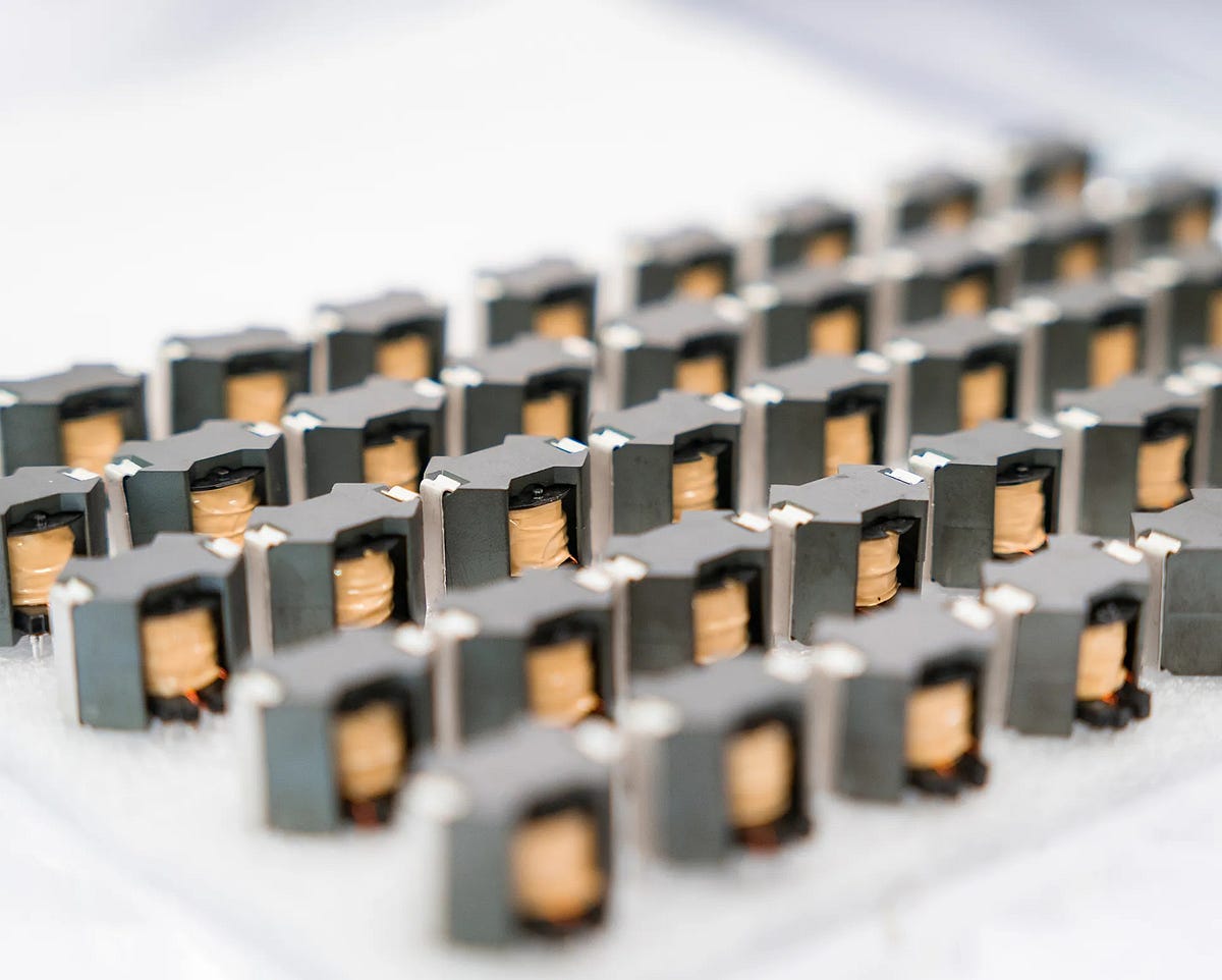 Key Differences between Transformers and Inductors by Velatron