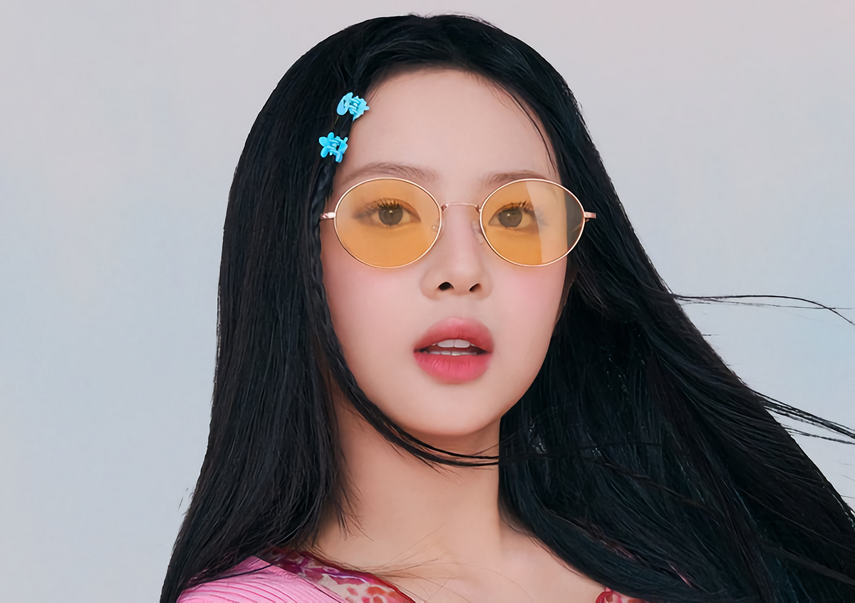 The composition of 𝒄𝒂𝒏𝒅𝒚 𝒇𝒍𝒐𝒔𝒔, felicity of life. ☁️🍭 by Keshia